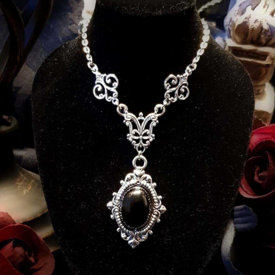 Colar Camafeu Vampiro, Camafeu - Women'S Victorian Accessories avaliação e preço